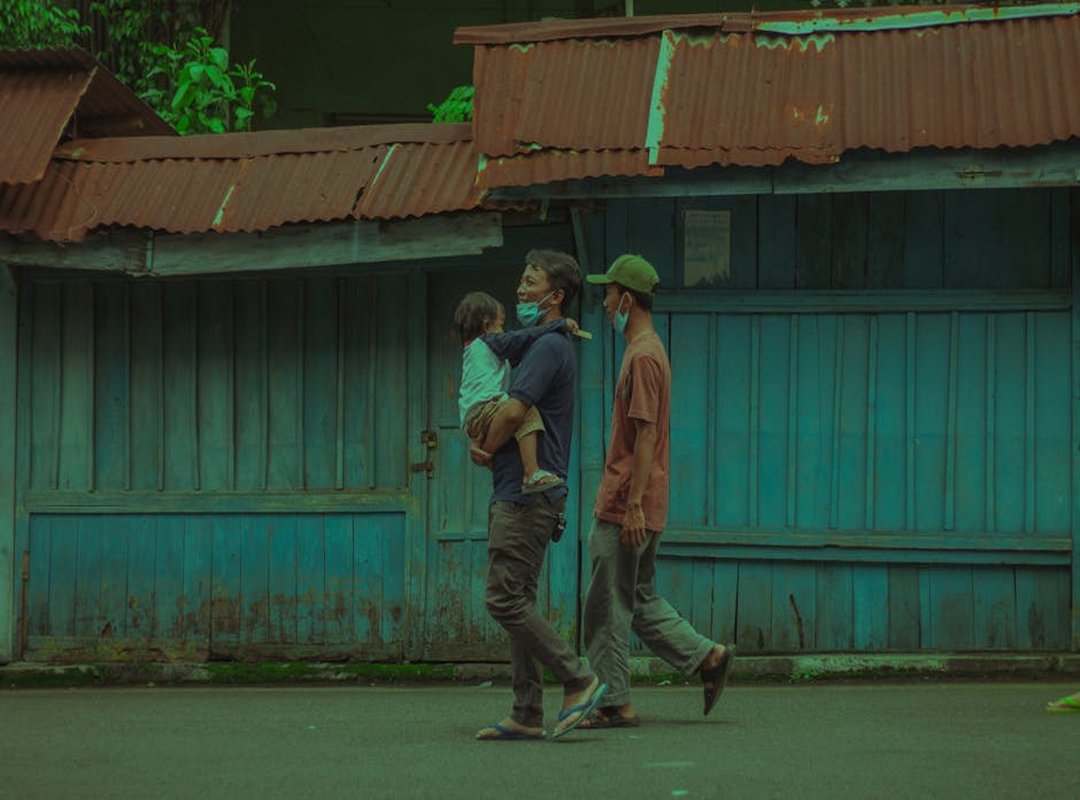 Contoh Penggunaan 'Film Biru' dalam Media dan Hiburan